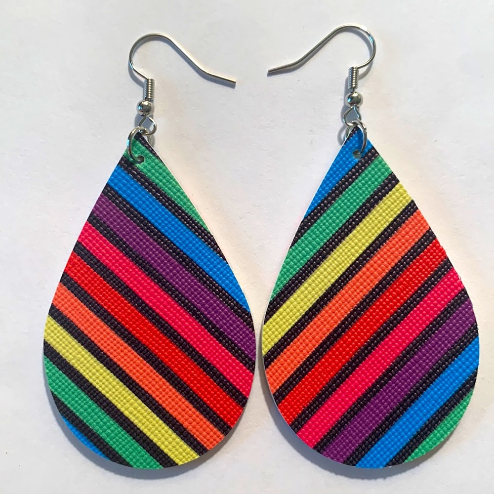 🖤Pick Any 3 for $12🖤 Faux Leather Dangle Earrings - Picture 2 of 5